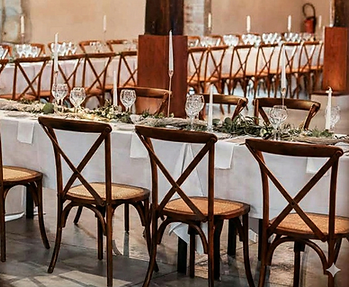 Tables et chaises rustiques